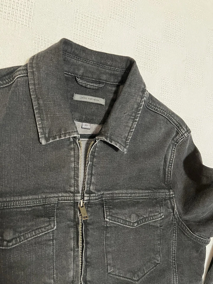 John Varvatos Denim Trucker Jacket Luxe Size 48 Color Grey. Foto 2 de 4