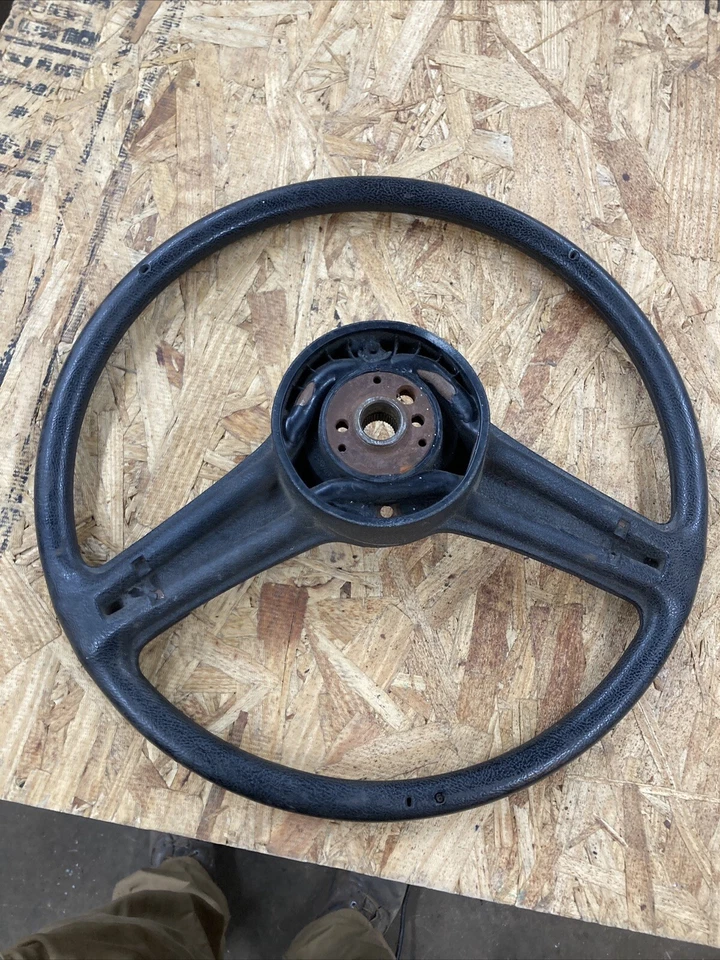 Chevy Chevette Scooter Pontiac T1000 1978-87 volante negro original GM  Foto 2 de 3