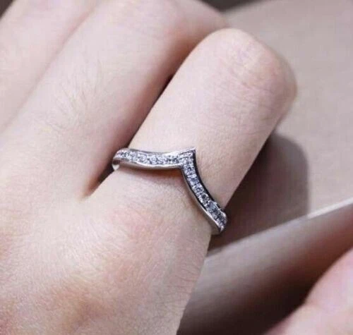 Alianza Chevron 0.25Ct corte redondo moissanita oro blanco sólido 14k en tama... - Imagen 3 de 3