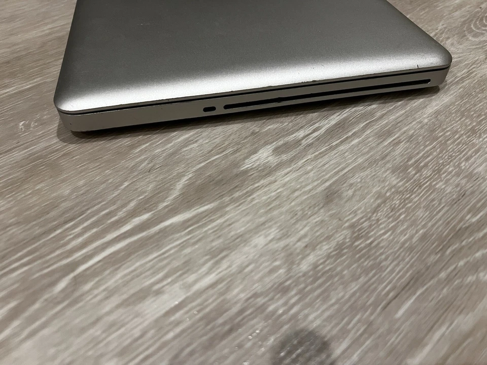 MacBook Pro 13 Intel Core i5 2.4Ghz 4GB Ram 500GB Hard Drive - Image 3 of 4