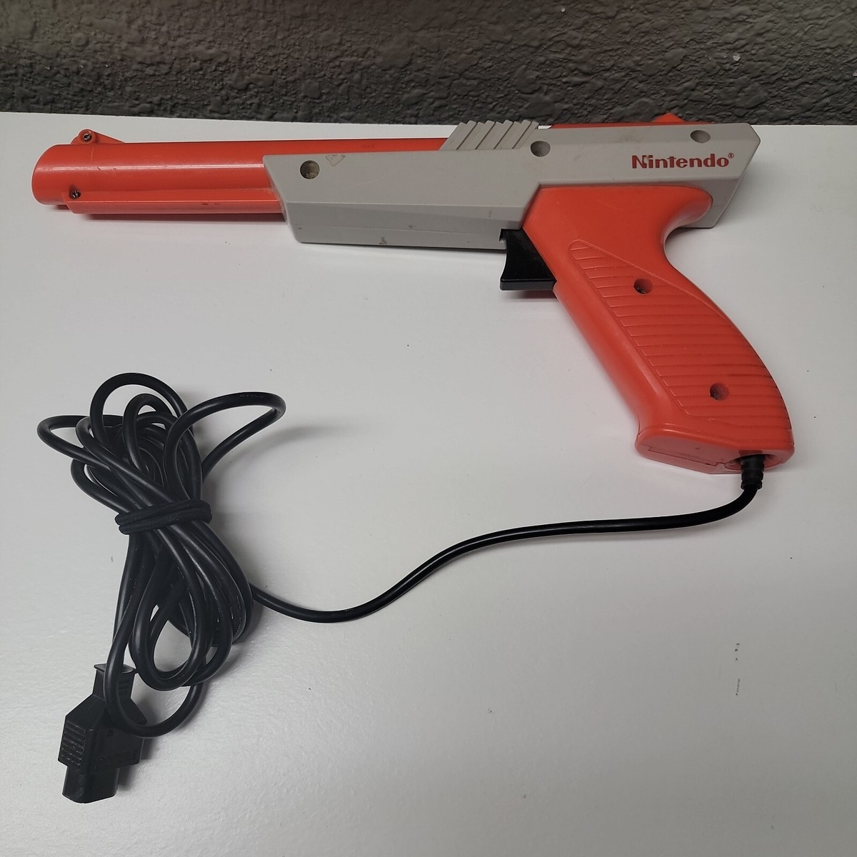 Original Vintage Nintendo Zapper Gun for Duck Hunt 1985 NES