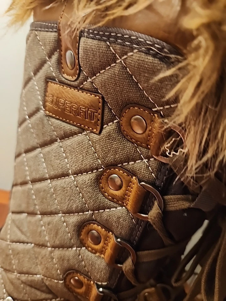 Botas de Invierno Superfit Marrón Acolchadas con Forro de Piel - Talla 9 Usadas en Excelente Condición Cremallera Foto 4 de 4