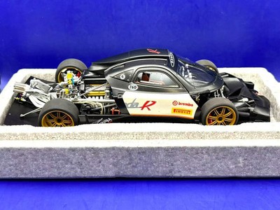 SUPER RARE* AUTOart 1/18 PAGANI ZONDA R White / Carbon Fiber
