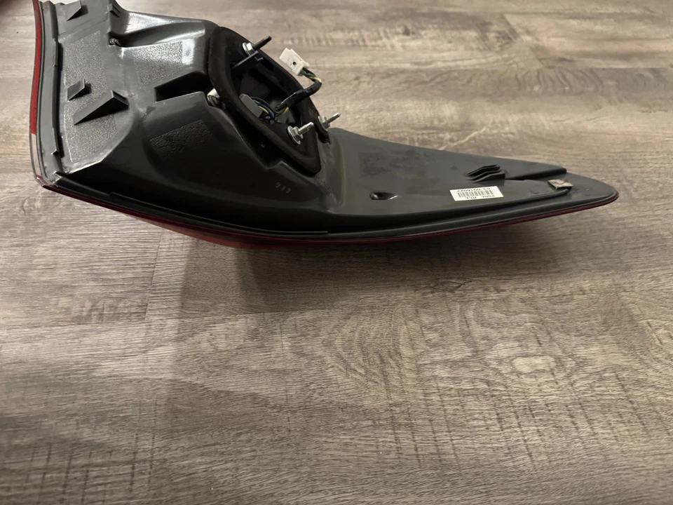 Lámpara de luz trasera exterior lado pasajero derecho Lexus LS460 LS460L 2007-2009 FABRICANTE DE EQUIPOS ORIGINALES Foto 4 de 4