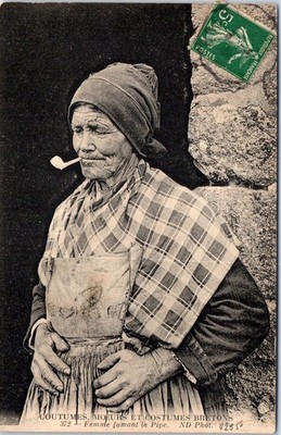29 CMCB - Frau raucht Pfeife