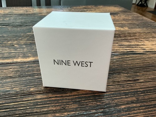 Neu mit Etikett Nine West Liana Damenuhr 31 mm japanisches Uhrwerk Quarz Metallgewebeband - Bild 14 von 15