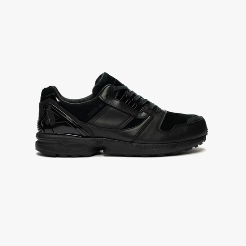 black goretex trainers