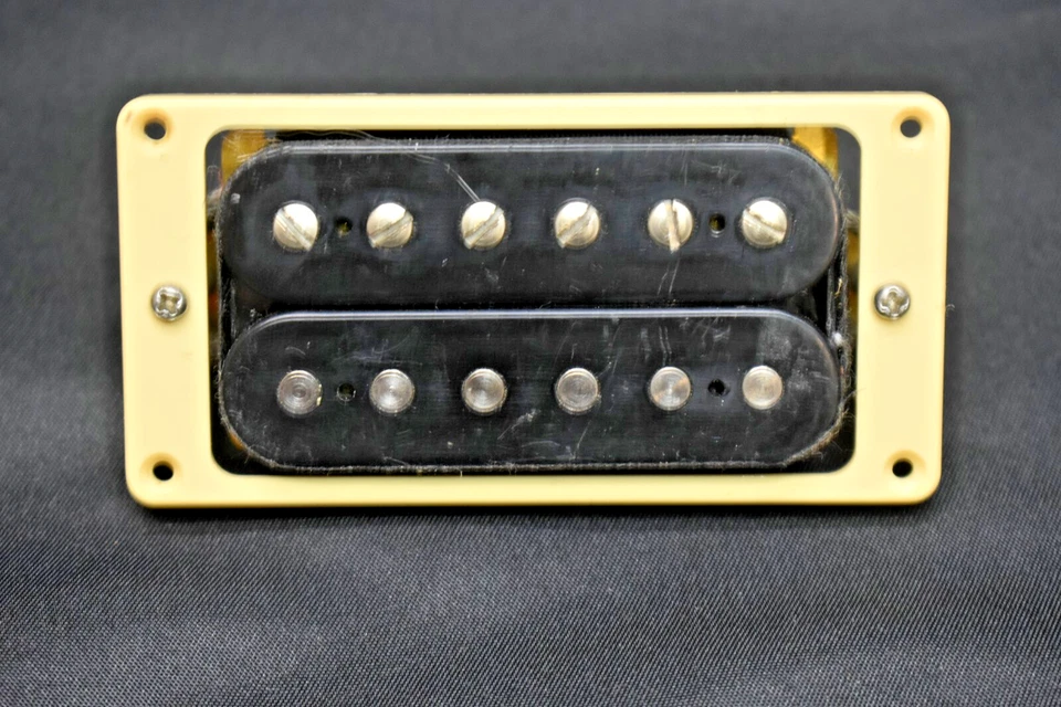 Звукосниматель басовый PRS 7 - черный - непокрытый с кольцом цвета слоновой кости - 7,66k - Изображение 3 из 4