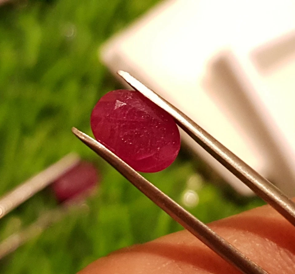 Mozambique Ruby 3.95cts Pair of Red Ruby IGI Certified Red Oval Ruby Cut Stone. - Image 3 of 4