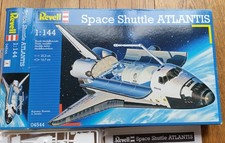 Image of Spacecraft Model Kit Revell 04544 Space Shuttle Atlantis 1:144 Scale Complete.