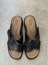 Image of Clarks Women's Coast Cross Slide Sandal Black Leather Size 4