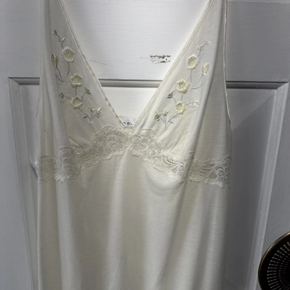 Vintage Miss Elaine Long Nightgown SzLarge embroidered flowers, plunging V neck - Image 2 of 4