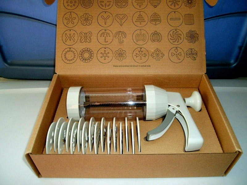Pampered Chef Cookie Press-# 1525-Pastry Cheese Straws-16 Molds-Retired-Complete