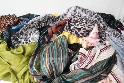 5 kg Damen gemischter Schal Restposten Konvolut - gemischte Marken und Stile - Wiederverkauf etc.