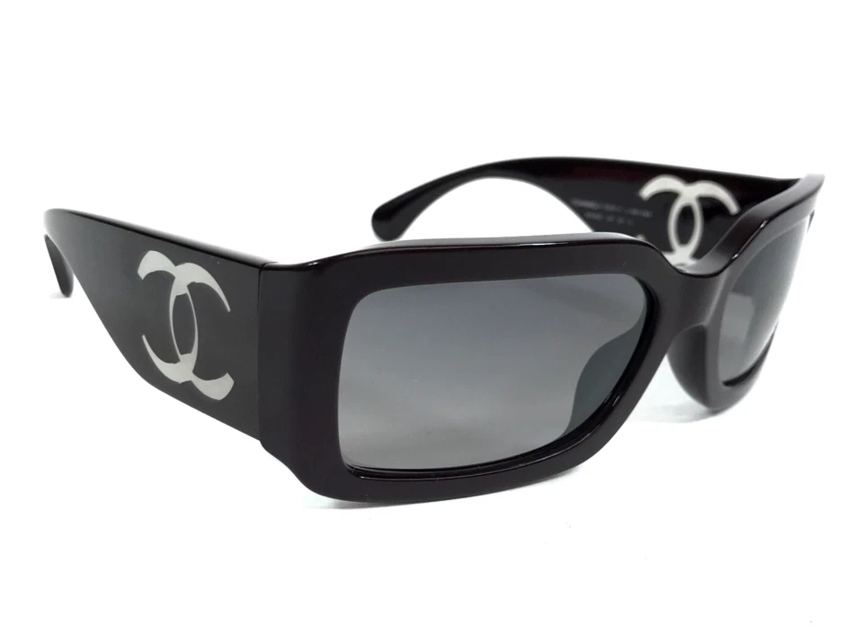 Gafas de sol Chanel 5526-A c.1461/M3 púrpura oscuro montura asiática con gris polarizado Foto 4 de 4