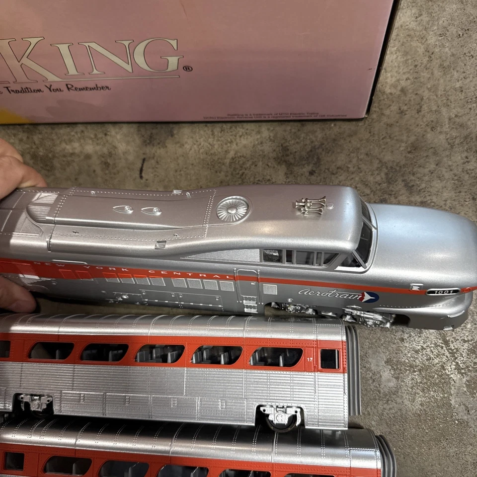 MTH Rail King NYC Aerotrain Diesel Set + Coach Cars O Gauge 30-2282-0 Extra - Image 4 of 4