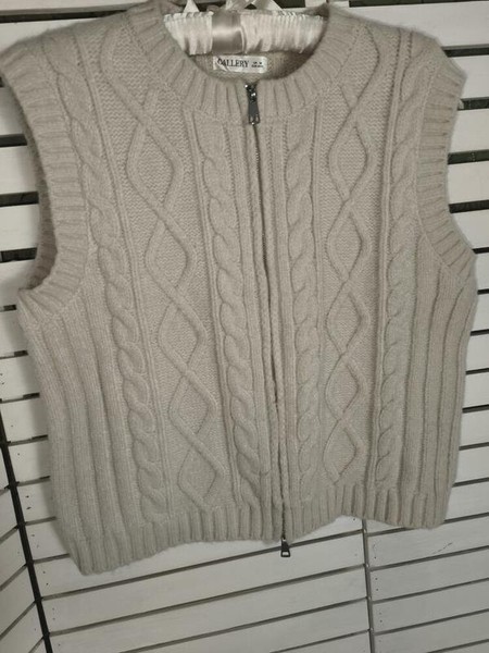 Women Grand Gallery Vest White 38 / M / 46