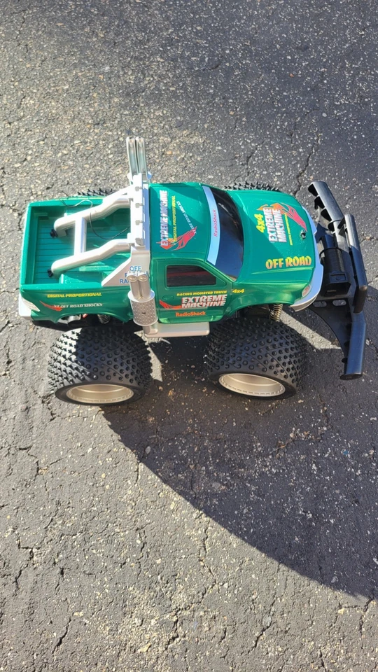 1998 Radio Shack Extreme Machine R/C Ford F-150 Monster Truck w/ Box/foam  - Image 4 of 4