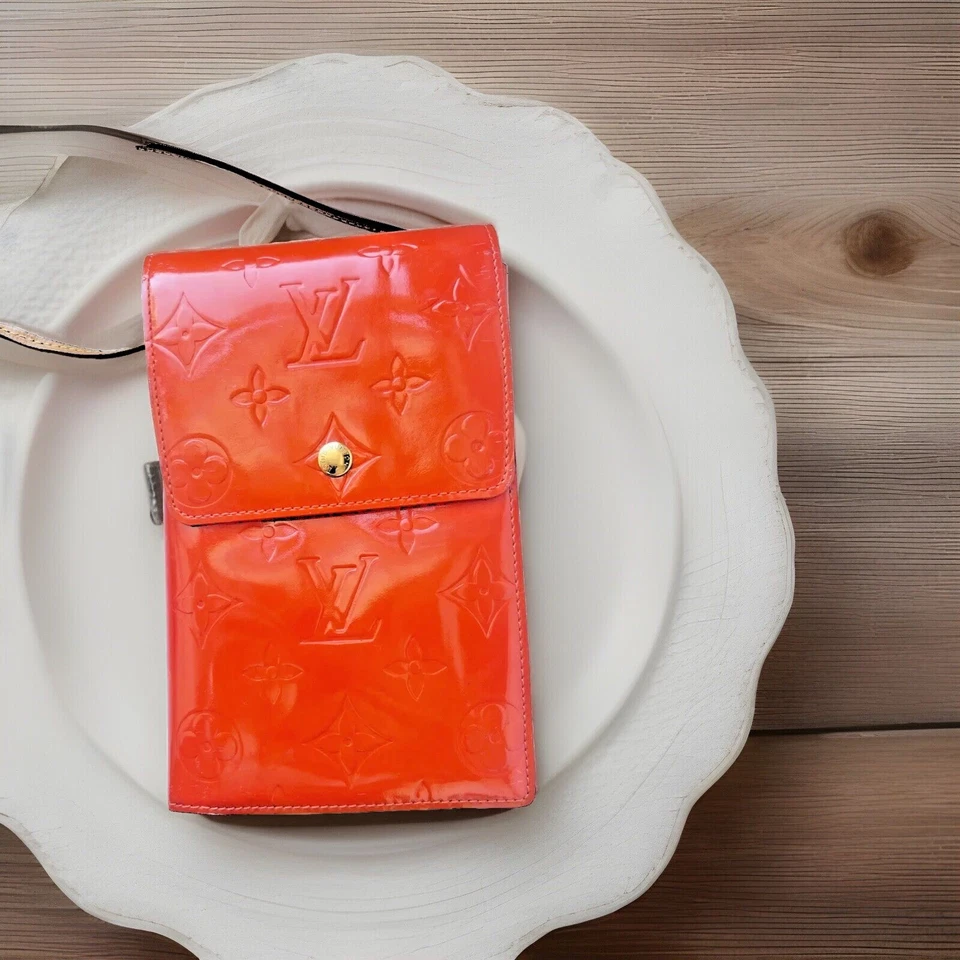 Louis Vuitton Crossbody Beach Wallet - Image 2 of 4