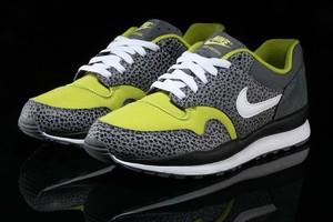 nike air safari se flint grey