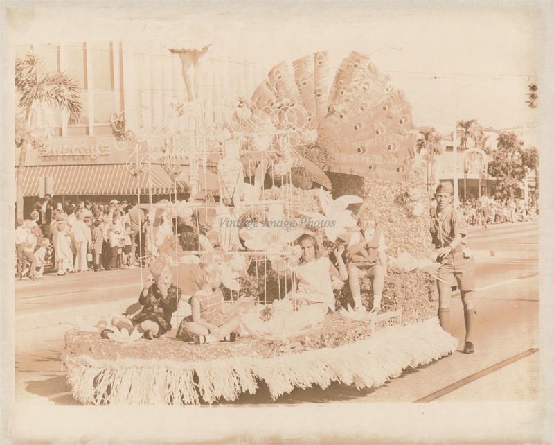 1968 Miami Florida Orange Bowl Jr Parade Float Children Crowd Photo 8X10