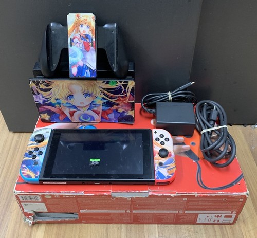 Console Nintendo Switch Joy-Con Rosso/Blu Neon + SD 128GB + Skin Sailor Moon