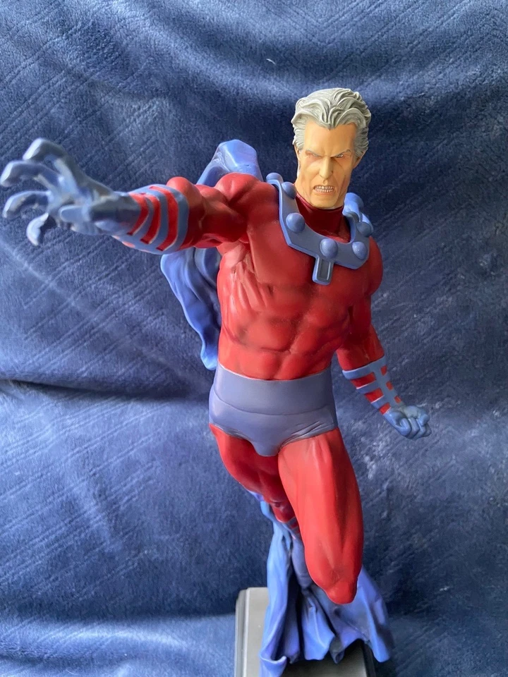 Magneto Comiquette Sideshow Exclusive #293/1000 - Photo 3/4