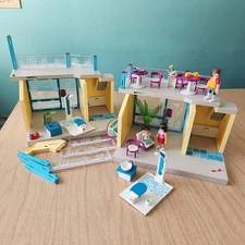 Playmobil Family Fun - Beach Hotel & Accessories 70434