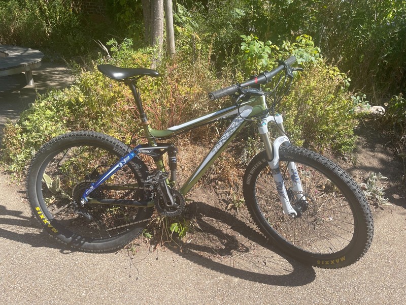 FULL SUSPENSION MOUNTAIN BIKE – TREK FUEL EX5 26” WHEELS 2012 EDITION S/M FRAME