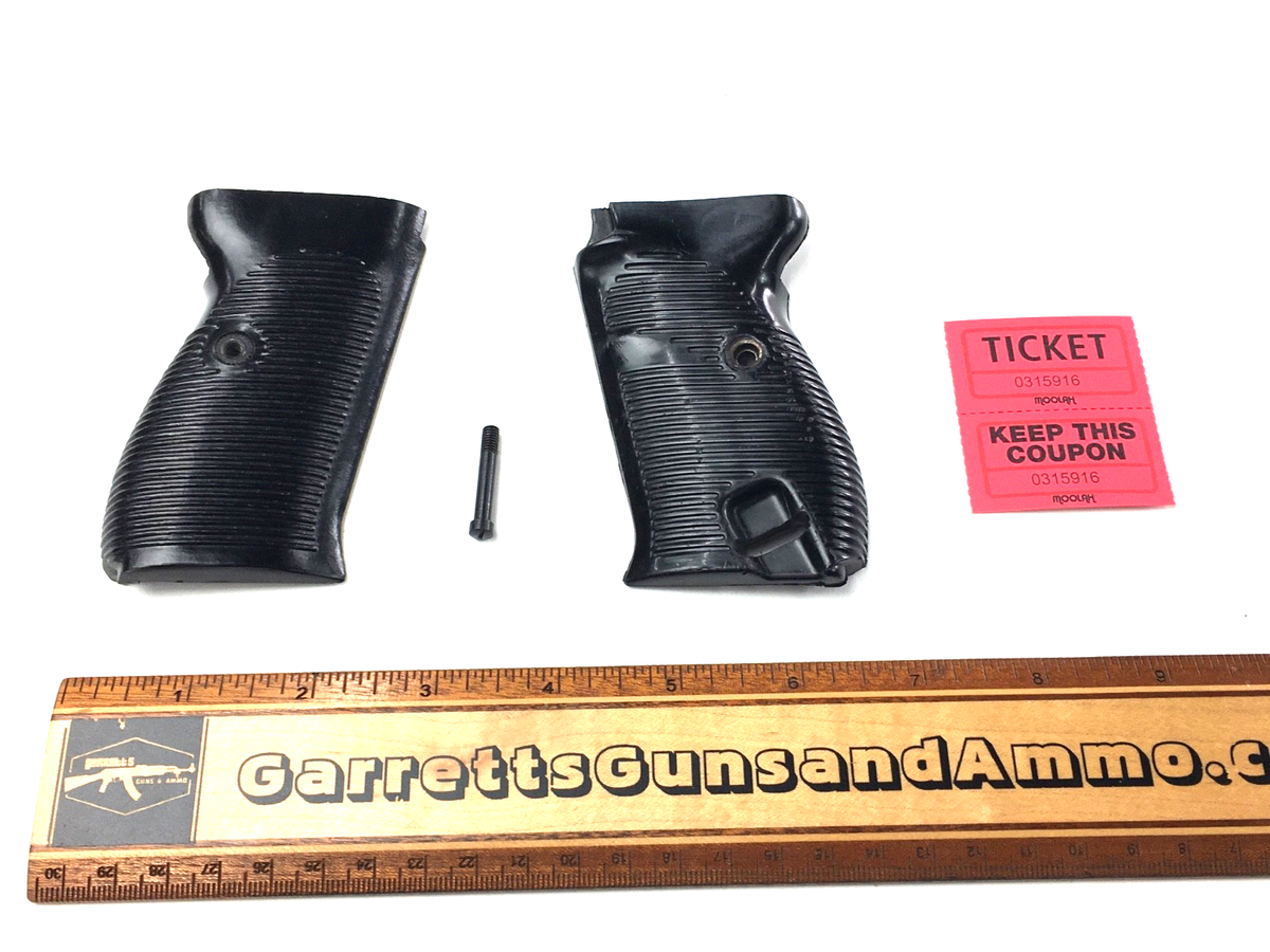 Original WWII Walther P38 cyq Spreewerk bakelite pistol grips with