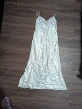 Val-mode Nightgown L W/ Floral Embroidery Ribbon Decoration Short Sleeve Pearl