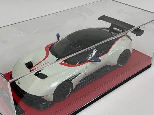 1/18 AutoArt ASTON MARTIN Vulcan Stratus White Red Stripes 70261 Leather Base - Picture 6 of 11
