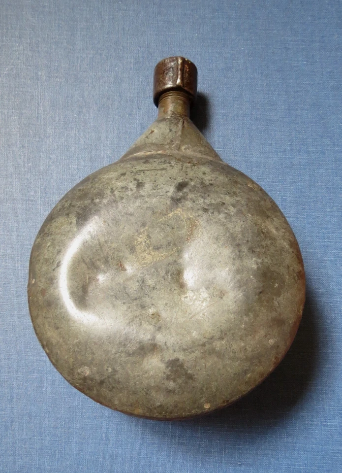 ANTIQUE PEWTER GUN POWDER FLASK 19th C - Image 3 of 4
