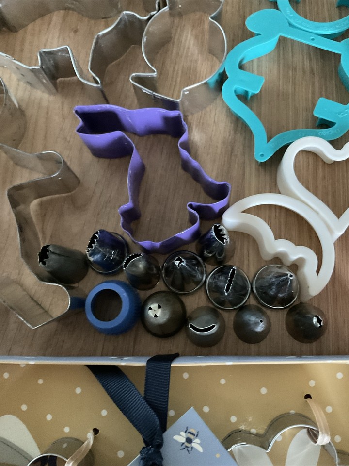 Fat Face Cutters , Also 14 Other Cutters And Piping Nozzles , Pre Owned