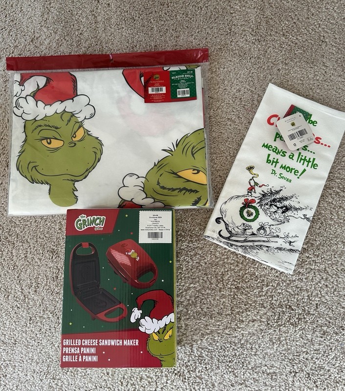 New Dr. Seuss The Grinch Grilled Cheese Sandwich Maker Bundle Extras