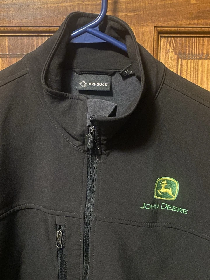Chaqueta negra mediana John Deere Dri Duck para hombre para todo clima Foto 2 de 4