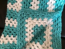 BEAUTIFUL NEW HANDMADE CROCHET BABY BLANKET/AFGHAN  AQUA GREEN  WHITE