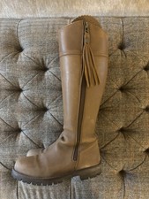 Fairfax and Favor Explorer