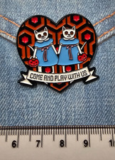 1 NEW GOTHIC GOTH ALTERNATIVE ENAMEL PIN BADGE BROOCH WEIRD SPOOKY COFFIN HORROR