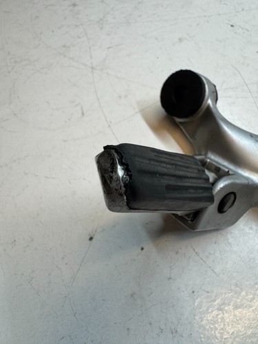 Suzuki GSX 1300R Hayabusa 1999-2007 Trasero Lado Derecho Pasajero Base 436002 - Imagen 14 de 22