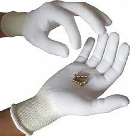 Seamless Close fitting knitted polyester gloves.with knitted cuffs size 8 or 10 Seamless Close fitting knitted polyester gloves.with knitted cuffs size 8 or 10