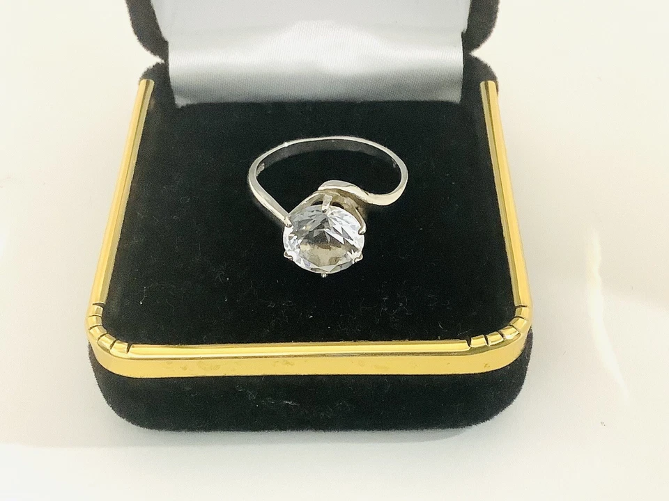 Обручальное кольцо из чистого серебра с одним белым цирконием круглое 2 карата размер 7,5 - Изображение 2 из 4