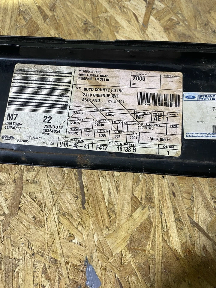 Soporte de radiador Ford 1992-1996 motor de gasolina F-150, 250, 350 NOS Foto 4 de 4