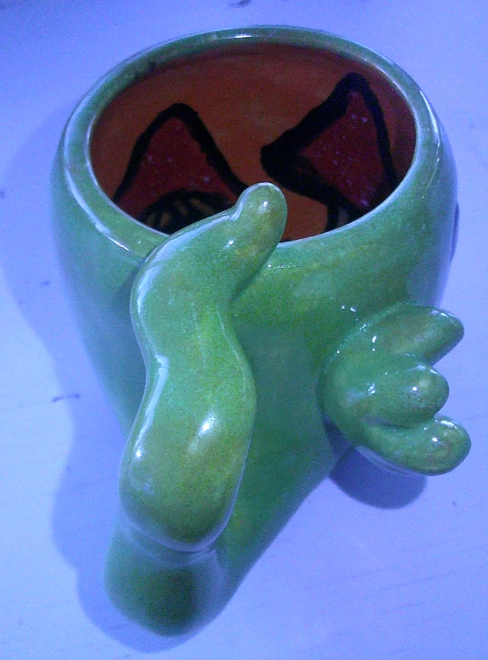 Caneca de Café Monstro Extravagante Cogumelo Funky Funky 'Blob' Verde Feita à Mão - Exclusiva - A4 - Imagem 3 de 4