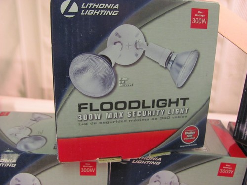 Outdoor Flood Light Fixture 2-bulb White Adjustable Head Safety Security Lamp - Picture 7 of 10