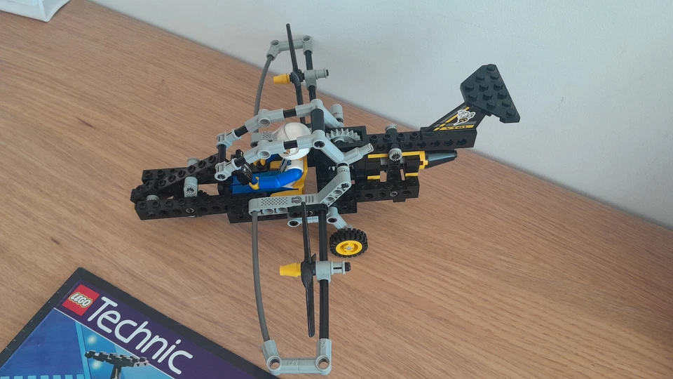 LEGO Technic 8222 V-TOL, photo 4 sur 5