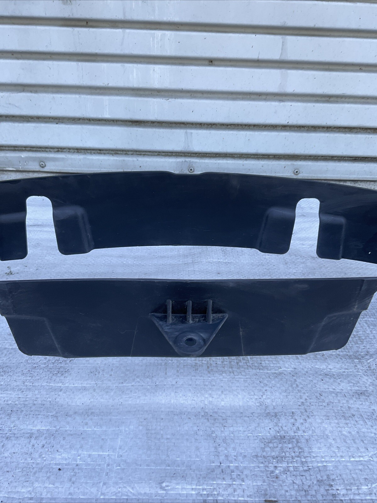2013 - 2016 MASERATI QUATTROPORTE AIR INTAKE RADIATOR DUCT OEM 670009830