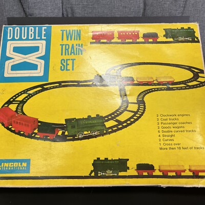 Lincoln International Double 8 Twin Train Set