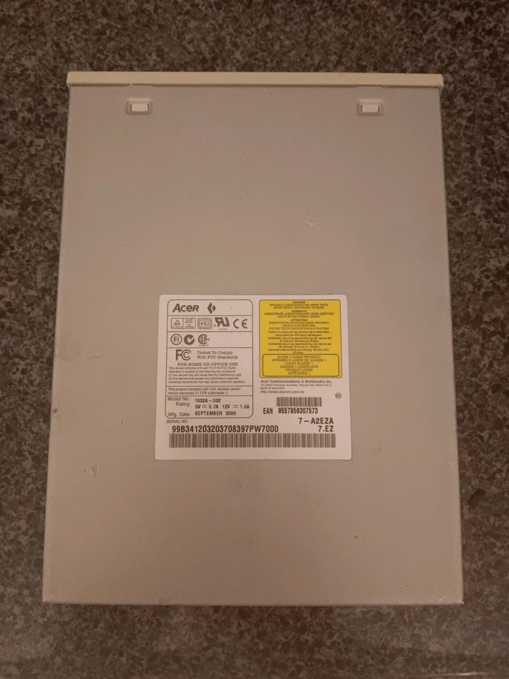 Acer Cd Rewriter CRW 1032A 10x escritura, 4x reescritura, 32x lectura  Foto 2 de 4