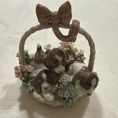 Lladro figurine ''A Litter of Love''  # 01441 Retired. Basket Of Puppies.